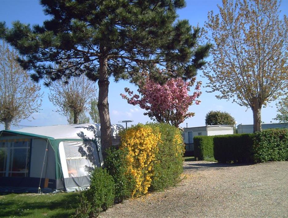 Emplacements tentes du camping de la Motte en Picardie 